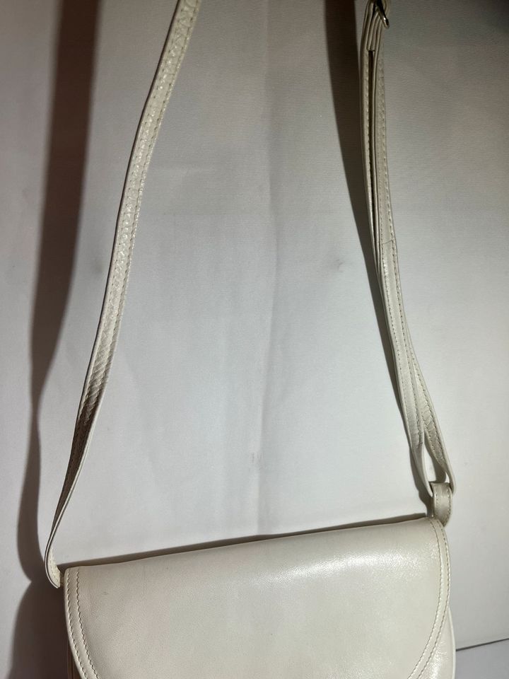Vintage Weiße Damentasche Ledertasche Umhängetasche in Sankt Augustin