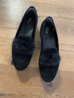 Schuhe schwarz mit Kunstfell Puschel Helen Billkrantz Größe 42 Hessen - Hanau Vorschau