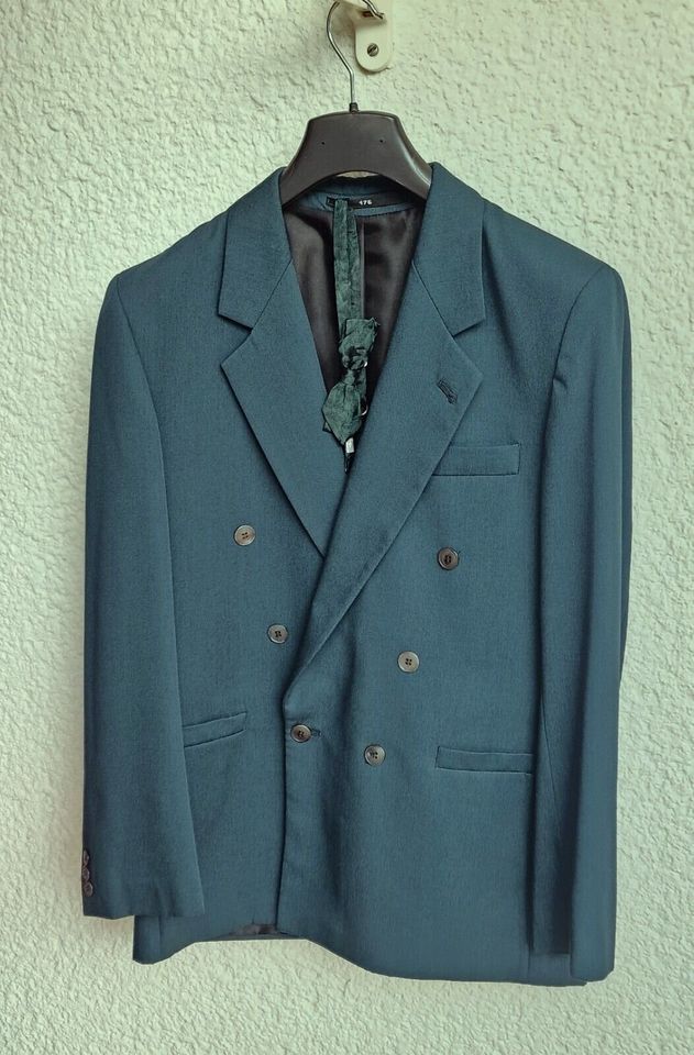 Grünes Jacket, Fliege + Hemd, Gr. 176 (L), Polyester in Baden-Württemberg -  Bad Urach | eBay Kleinanzeigen ist jetzt Kleinanzeigen