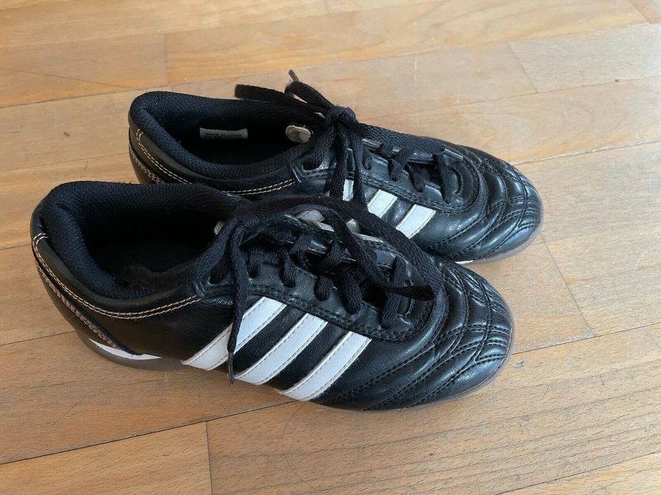 Fußball Hallenschuhe Adidas Gr 32 in Feucht