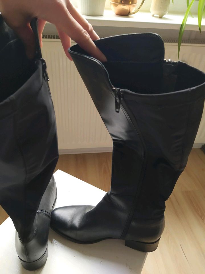 Damen Lederstiefel schwarz Größe 39 in Hamburg