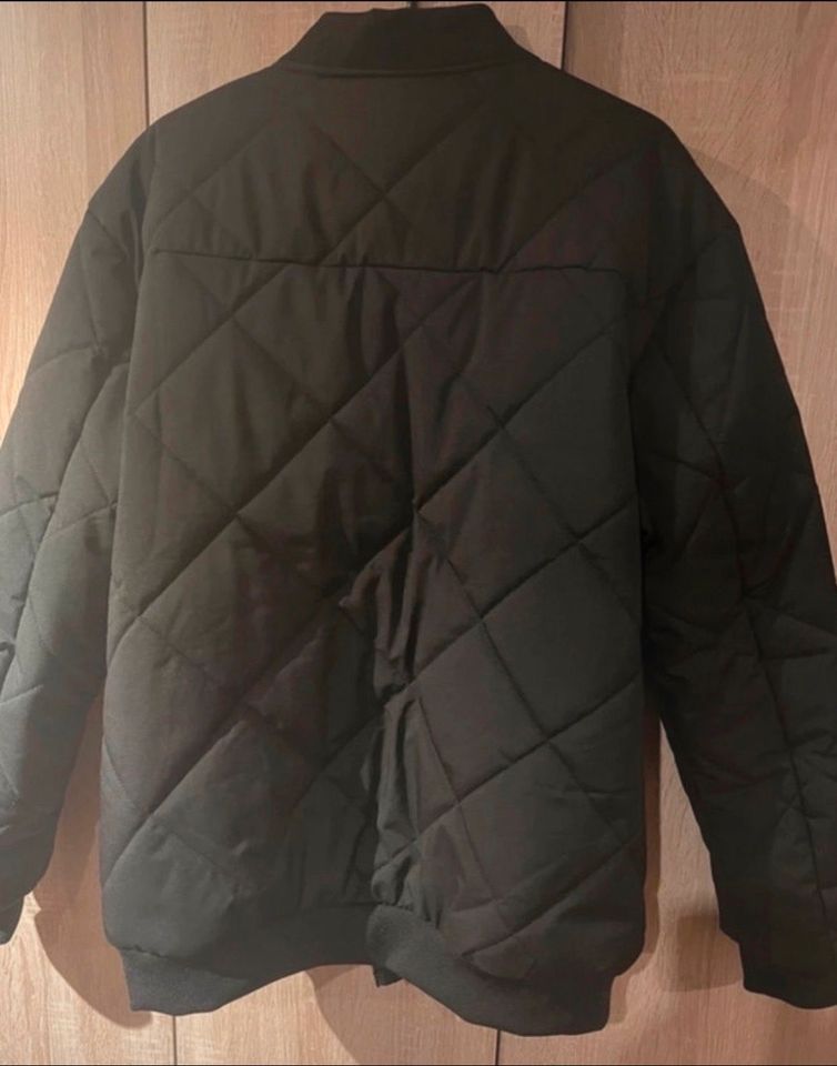 Herren Winteriacke Mantel Steppjacke Schwarz in Scharnebeck