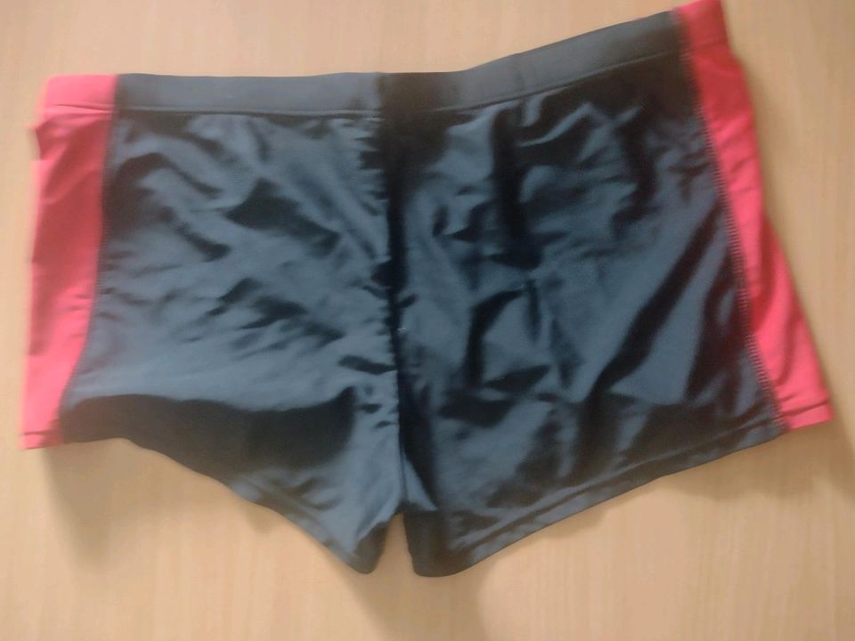 Kurze Sport Shorts in gr. 60/62 von C&A in Pfarrkirchen