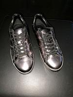 Zara Schuhe Sneaker 41 grau Metallic sneakers Hessen - Lahntal Vorschau