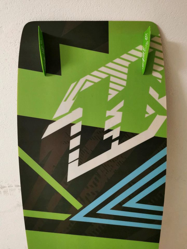 North Kiteboard Spike - 141 cm x 44,5 cm Leichtwindboard in Hannover