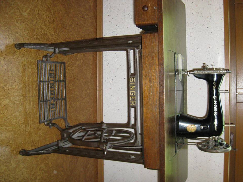 Nähmaschine SINGER Modell 15  mit Tisch in Guldental