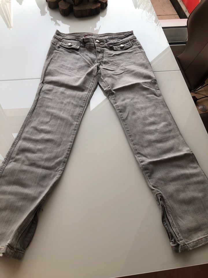 Jeans, Esprit, Gr.42, regular, grau in Rodenbach