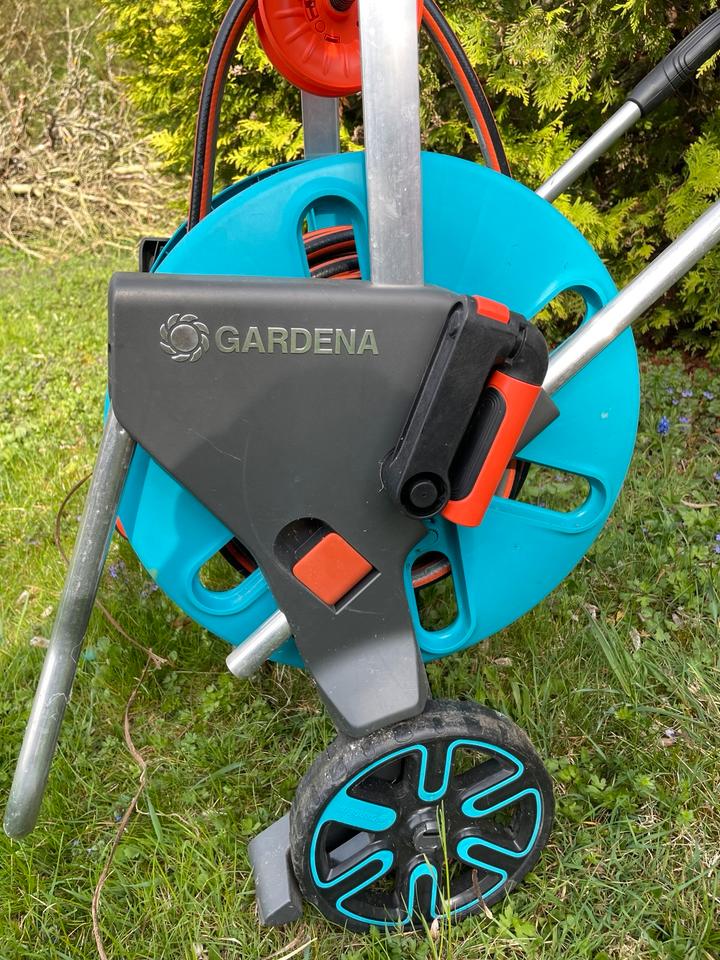 Gardena Schlauchwagen mit Schlauch, Brause und Rasensprinkler in Leipzig