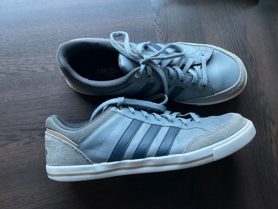 Adidas Neo Schuhe Sneaker Gr. 46, ehr kleiner 44 / 45 grau in  Nordrhein-Westfalen - Arnsberg | eBay Kleinanzeigen ist jetzt Kleinanzeigen