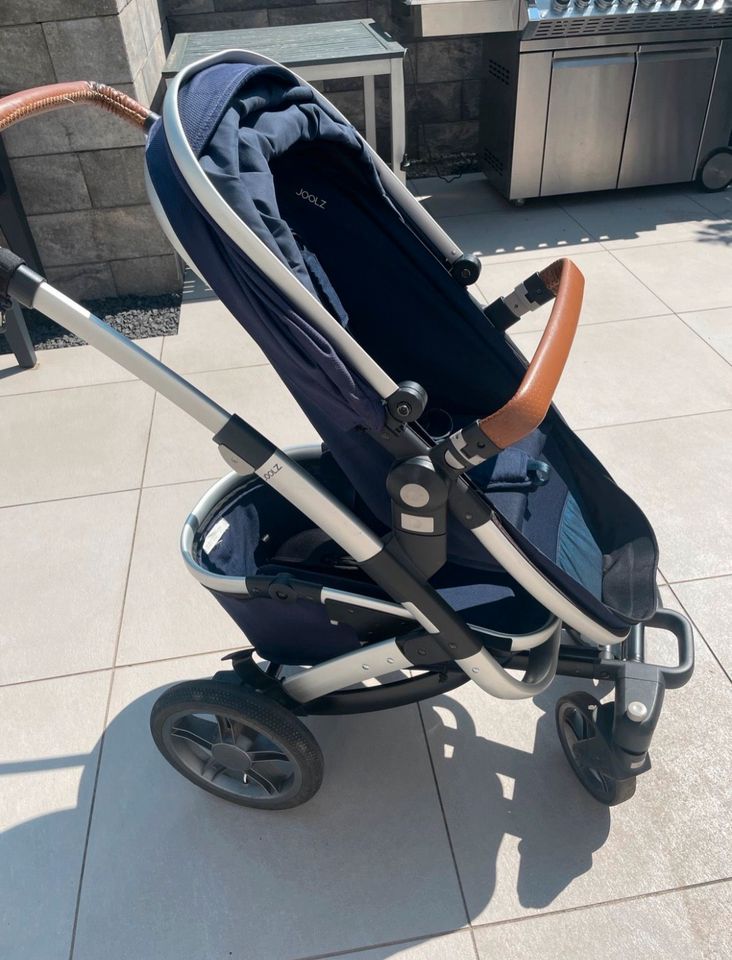 Joolz Kinderwagen mit viel Zubehör in Ottweiler