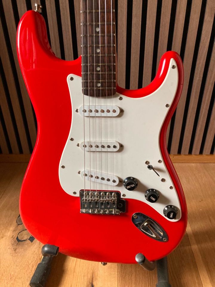 Squire Fender Strat rot, gebraucht in Schrobenhausen