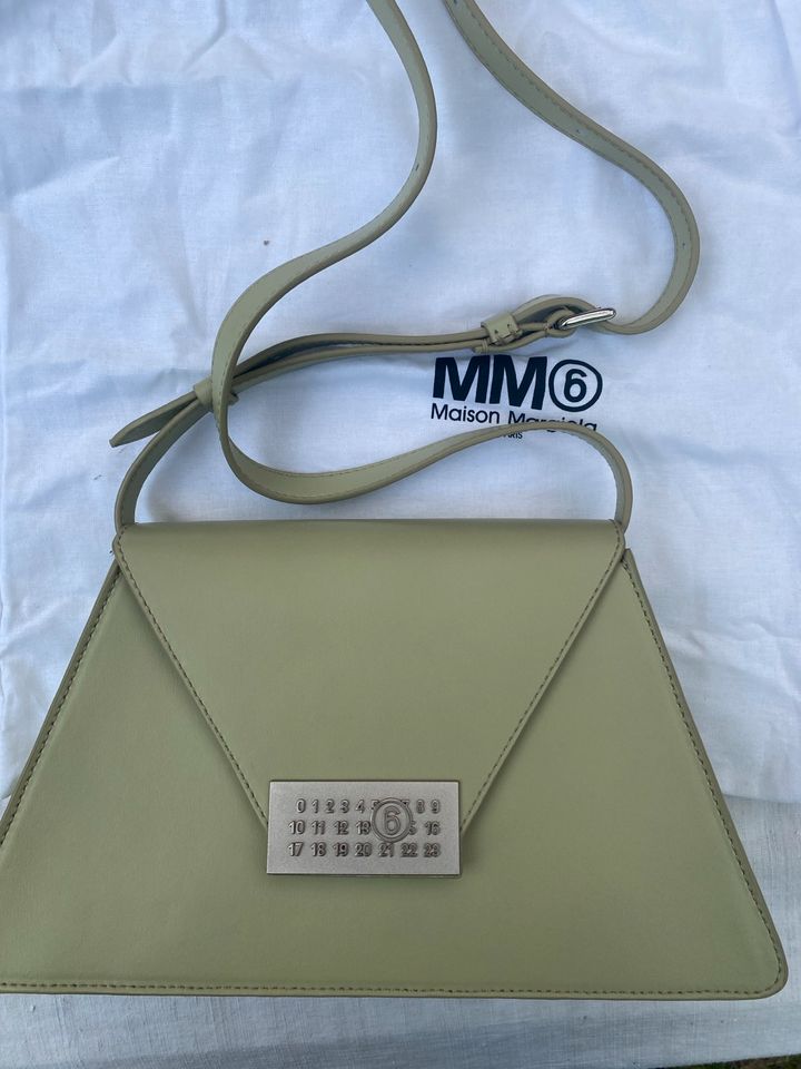 MM6 Margiela Tasche / Mittelgroße Numeric Schultertasche in Kitzingen