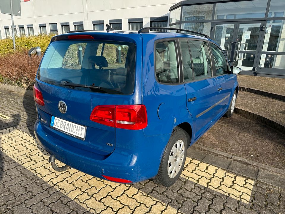 VW Touran 1.6 TDI Klimaautomatik ZV+Funk Navigation el.FH AHK in Ziesendorf