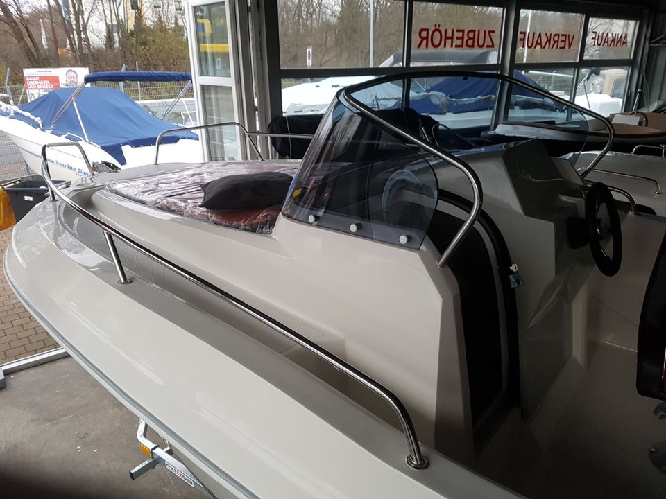 Kajütboot 563 Neuboot Preis mit Extras Sundeckboot versch. Farben in Hohen Neuendorf