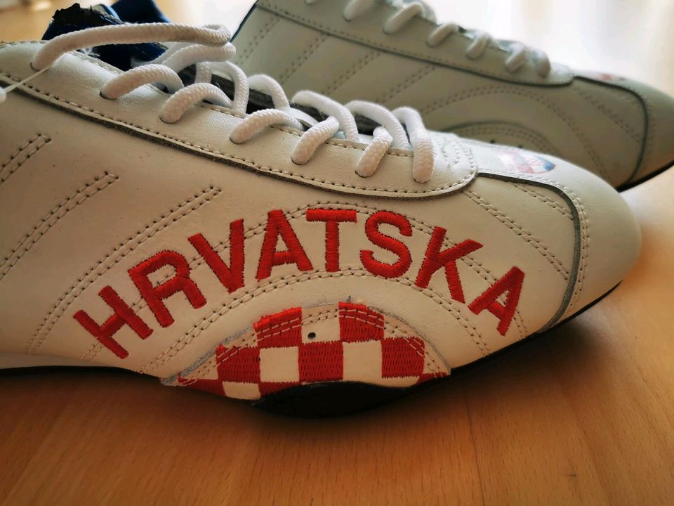 Sneaker Schuhe Sportschuhe Gr. 45 - Hrvatska Kroatien - NEU in Frankfurt am Main