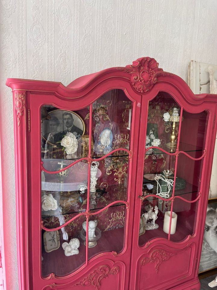 ⚜️Vitrine Shabby Chic Buffet Schrank Rot Gold Kunst Antik⚜️ in Essen