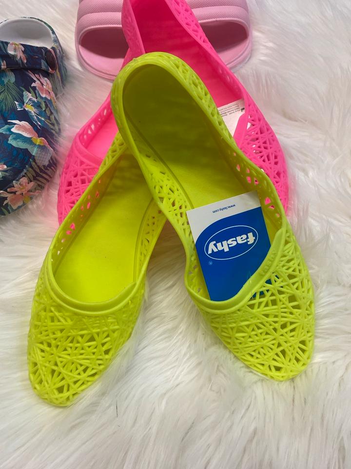 Damen Herren, Sommerschuhe, Plastikschlappen  350.Stk in Centrum