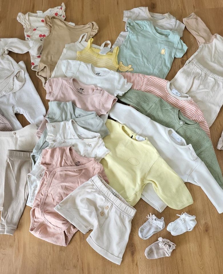 Set Babybekleidung Mädchen 3- 6 Monate Größe 62/ 68 Zara, H&M ... in Querfurt