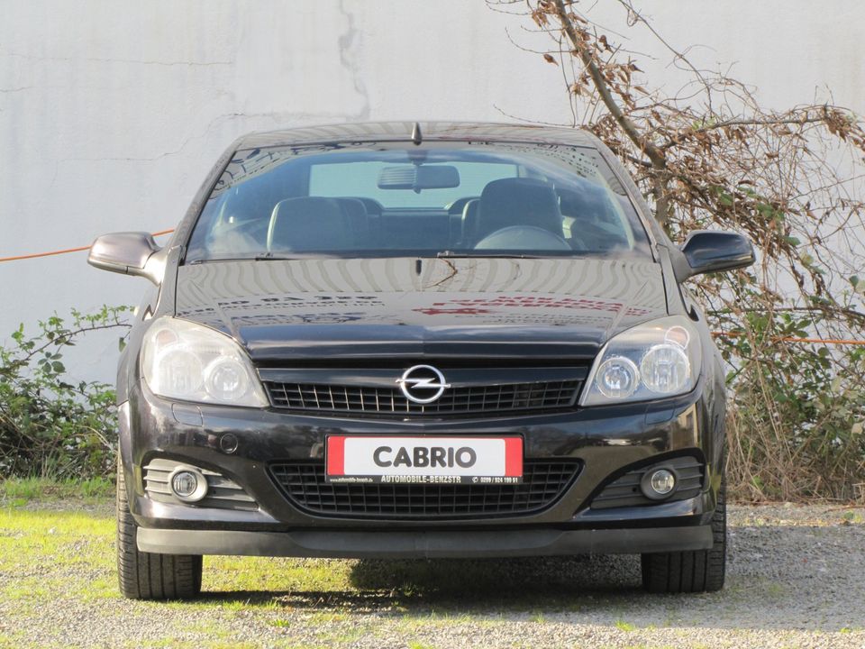 Opel Astra Cosmo1.8 °Leder° Sitzheizung° Einparkhilfe in Gelsenkirchen