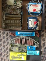 Märklin H0 Gleise,2 Trafos, Brücke, Deko, Weichen und 3Waggons Kreis Pinneberg - Schenefeld Vorschau