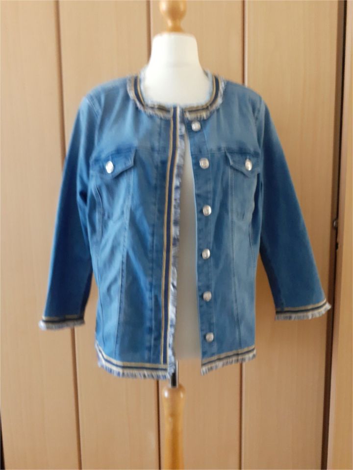 Bodyflirt Jeansjacke mit goldene Rand und mit Fransen Gr 48 in Berlin -  Wilmersdorf | eBay Kleinanzeigen ist jetzt Kleinanzeigen