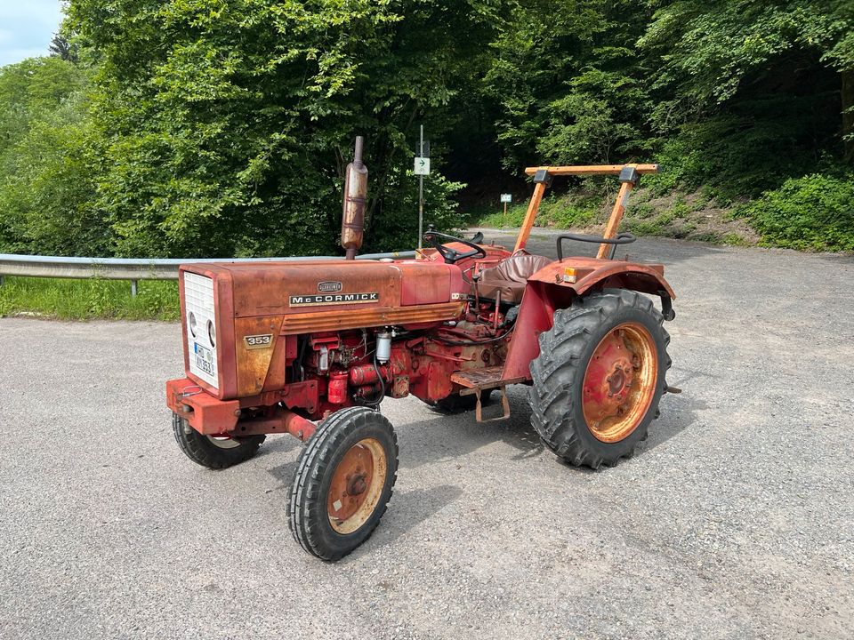 Traktor IHC 353 in Schönbrunn