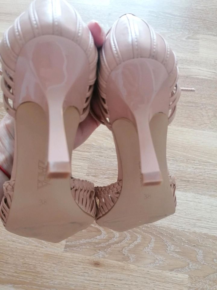 Zara Geflochten Pums High Heels in Schwerin