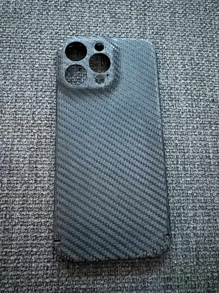 REUTERSON Magnetic Carbon Cover iPhone 14 Pro Max in Frankfurt am Main