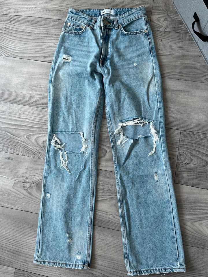 Baggy Jeans Zara mit Löchern Gr. 34 in Bonn