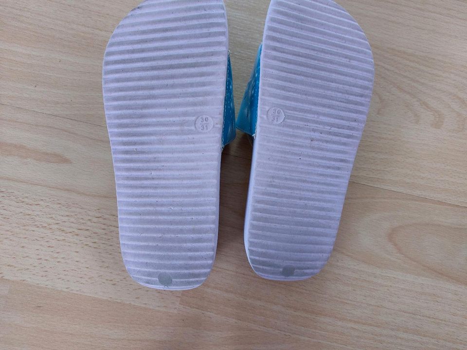 Badeschuhe Elsa/Eiskönigin H&M - Größe 30/31 in Nittendorf 