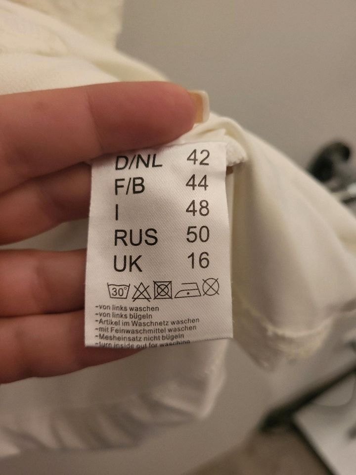 Shirt/ Top von Heine gr. 42 weiß mit Spitze perlen und Strass neu in Wehr