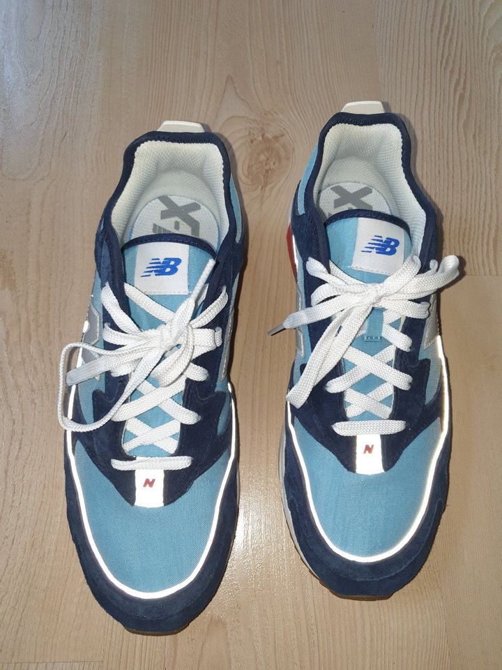 Neuwertige New Balance Sneakers MSXRCNL blau Gr. 41,5 in Siegburg