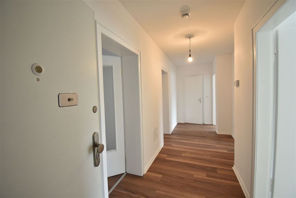 Renoviert! Geräumige 3-Zi-Altbau-Whg mit Balkon in Oberhausen in Oberhausen