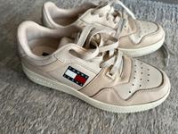 Tommy Hilfiger, Sneaker, beige. Größe 37 Niedersachsen - Norden Vorschau