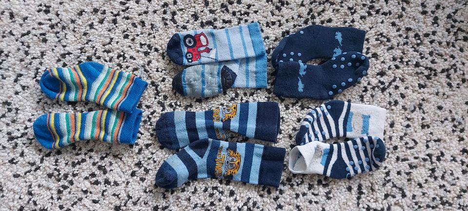 Set 5 Paar Babystrümpfe Babysocken ABS- Krabbelsocken Gr. 19 / 20 in Flensburg