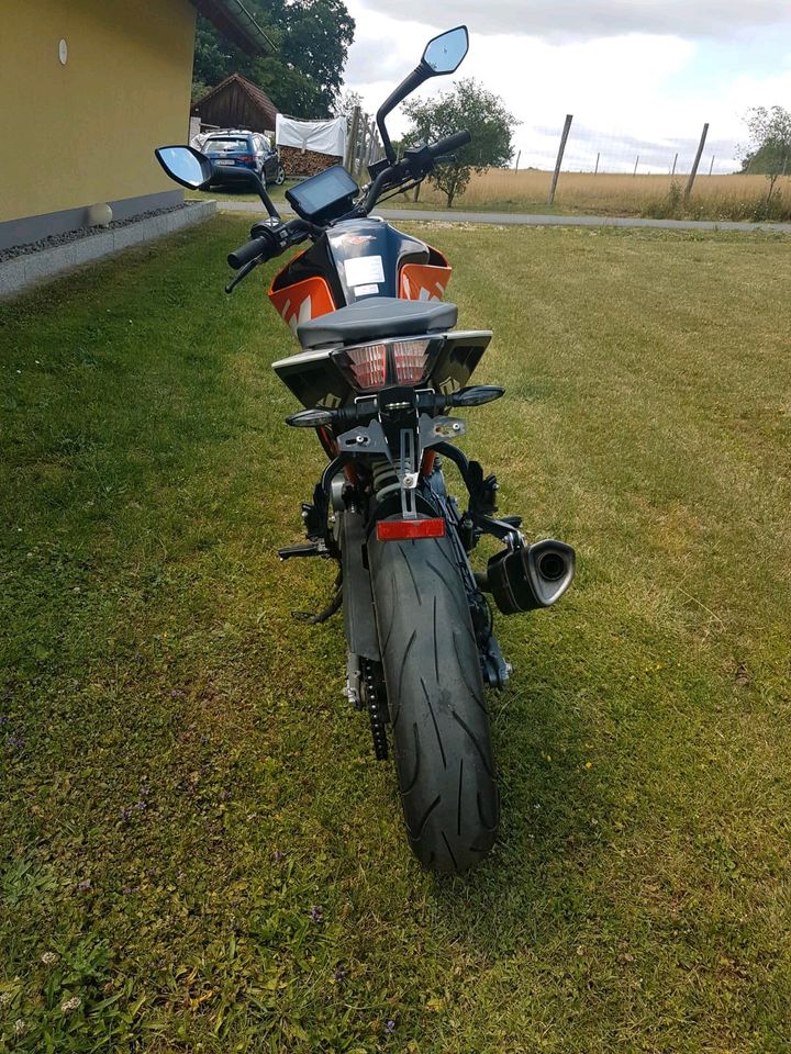 KTM Duke 125 in Ahorntal