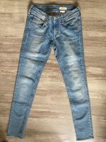 Jeans mit heller sommerlicher Waschung Hessen - Marburg Vorschau