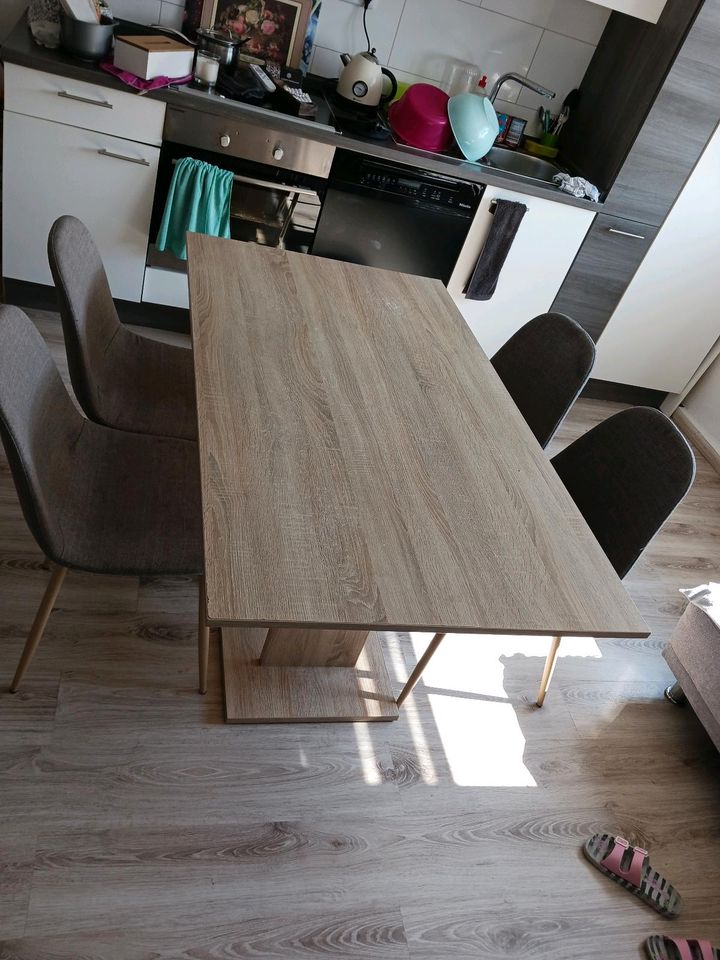 Tisch und Stühle in Hagen
