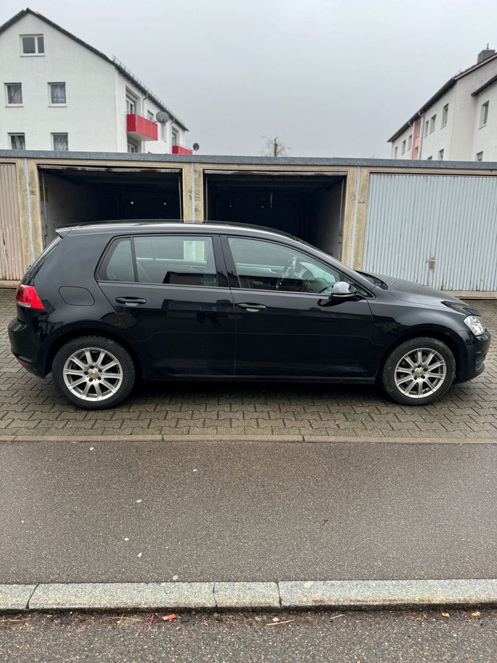 Volkswagen Golf VII 1.6 TDI Lounge BMT VII Lim. Euro 6 in Oberhausen