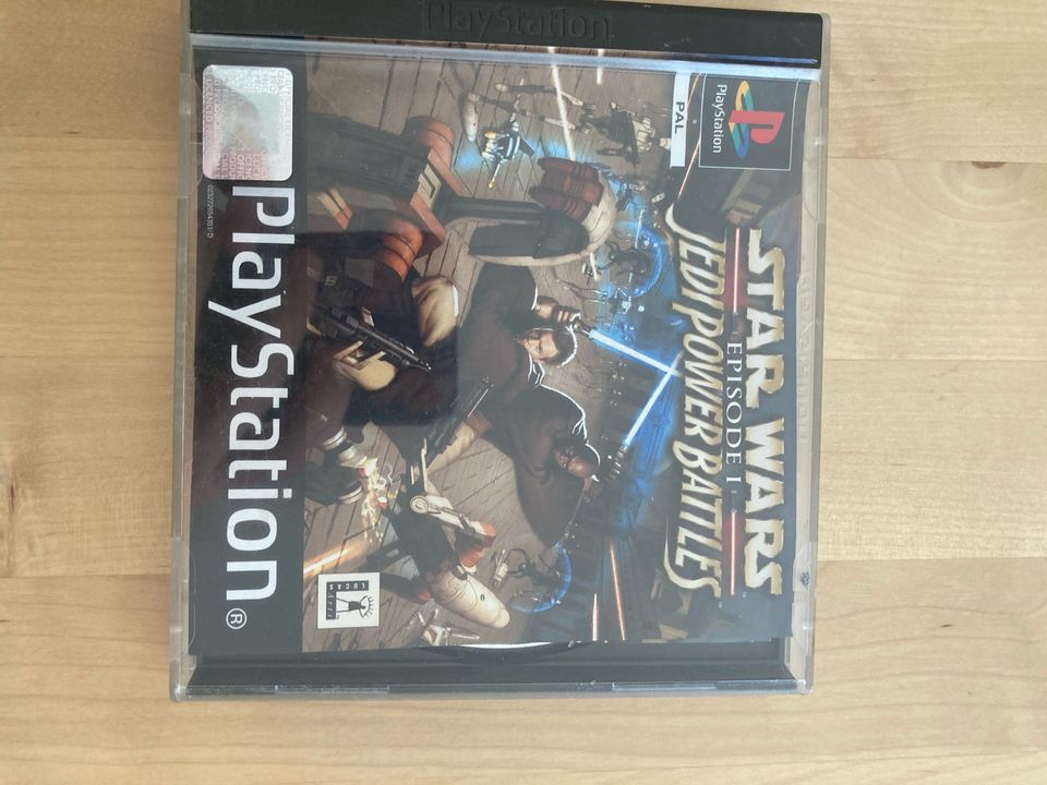 PS1 PlayStation mit 2 Controllern und 9 Spielen in Winterberg