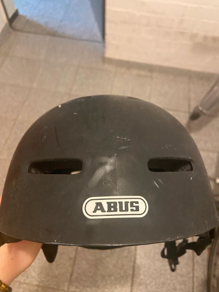 Helm von Firma Abus in Hamburg