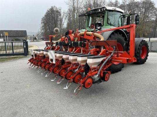 Andere Planter II Mulchsaat 12rhg. klappbar in Schierling