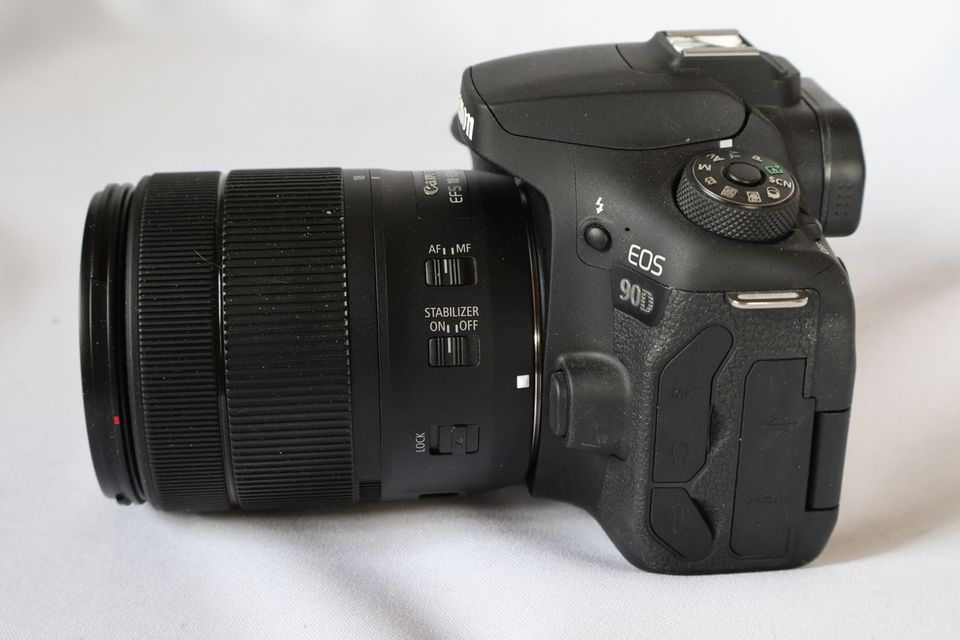 Canon EOS 90d Kit mit 18-135 IS Nano+ Batteriegriff, wie neu, OVP in Augsburg
