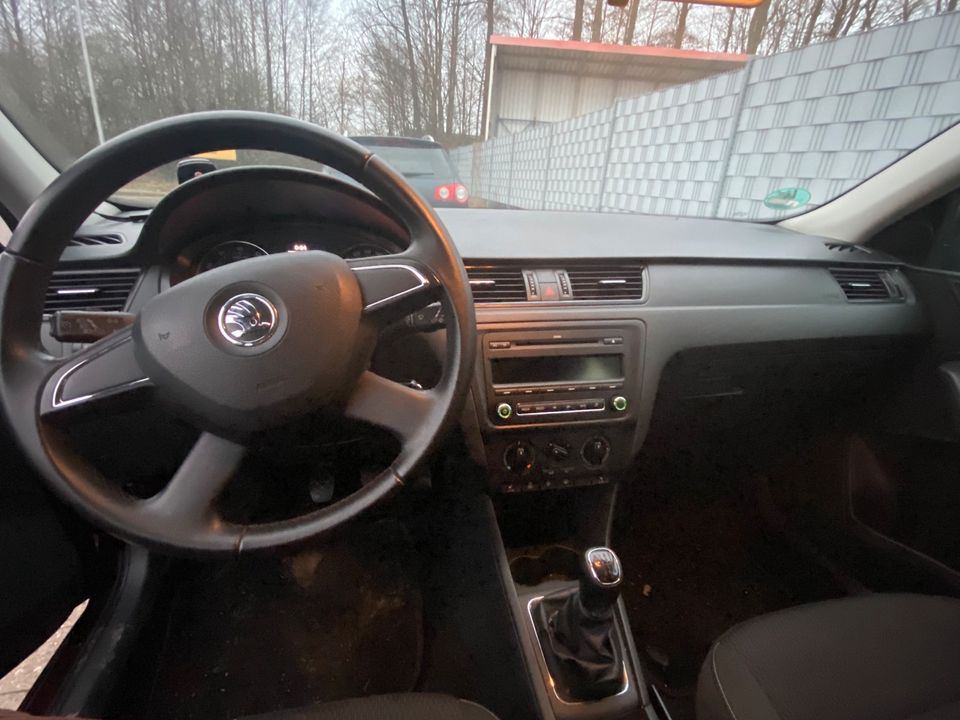 Skoda Rapid Bj 13 mit 1,2 L 105 PS rot Unfallschaden 72000 km in Vechta