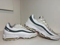 Nike Air Max Sneaker Gr.45 weiß Nordrhein-Westfalen - Wiehl Vorschau