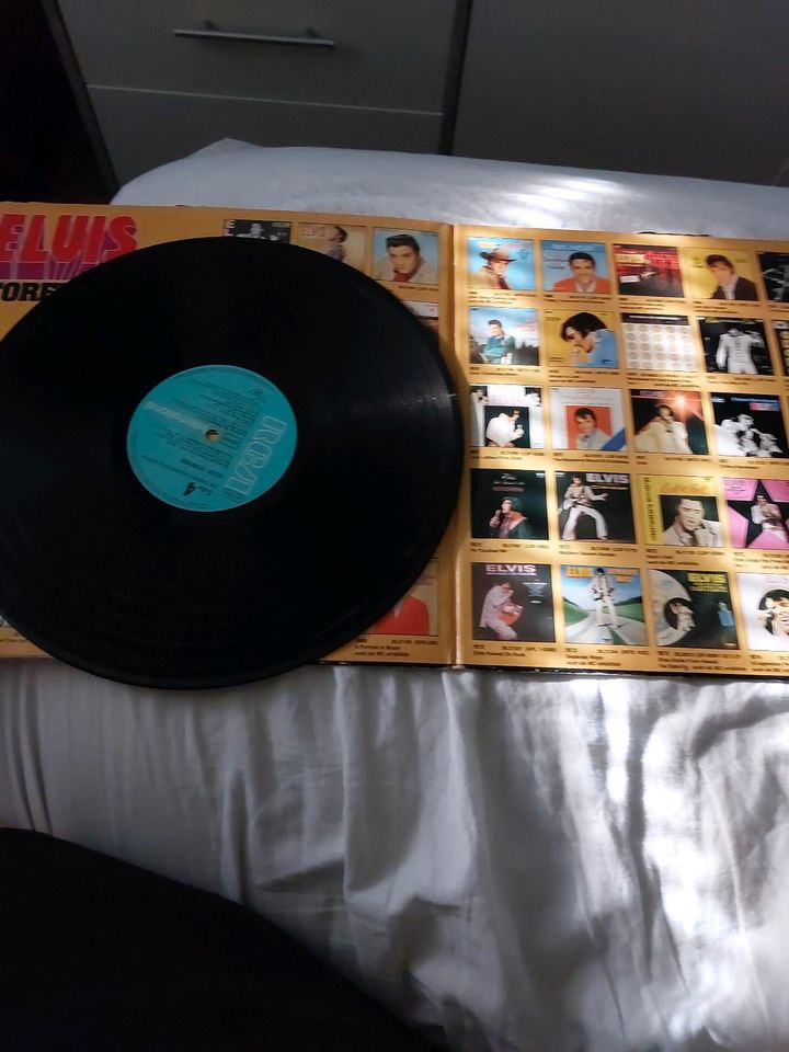 Elvis Forever 32 Hits LP in Buttenwiesen