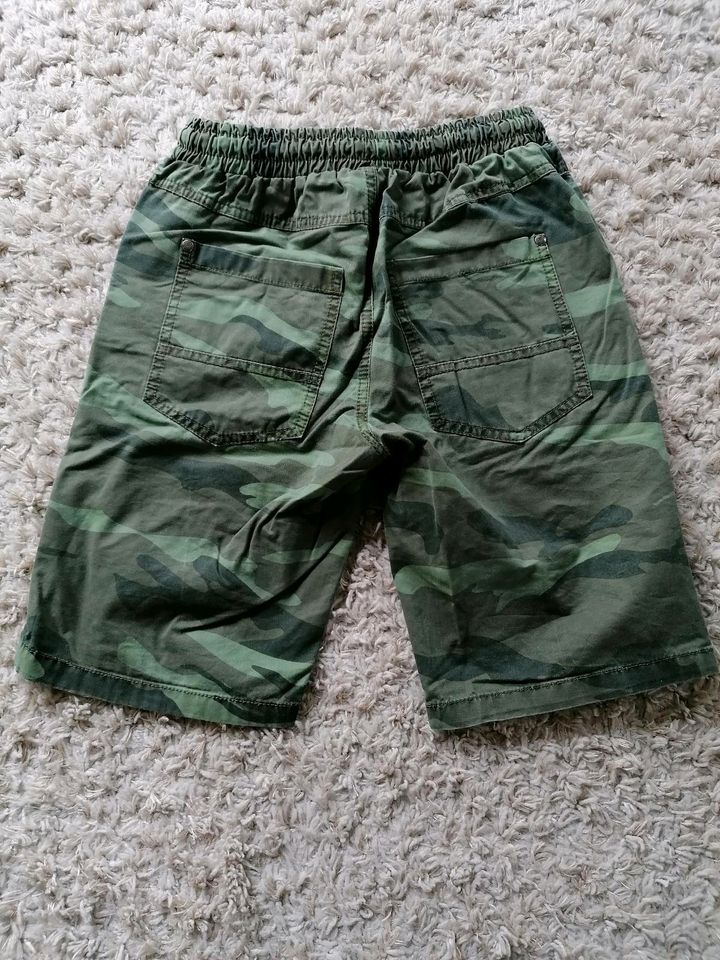 Kinder Hose, Shorts, kurze Hose, Gr. 158,Camouflage in Aurich