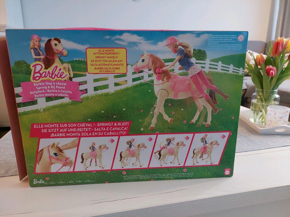 Mattel Barbie mit Rennpferd in Rellingen