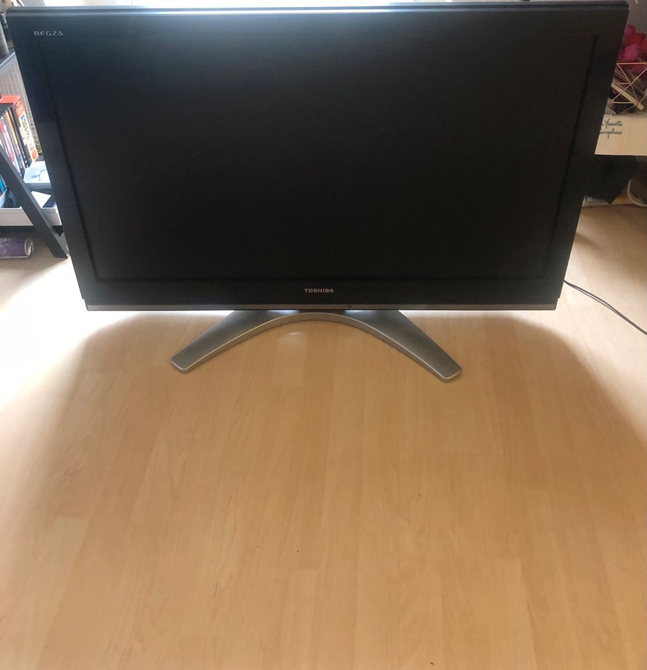 Toshiba LCD Color TV Model 42X3030D sehr guter Zustand in Berlin