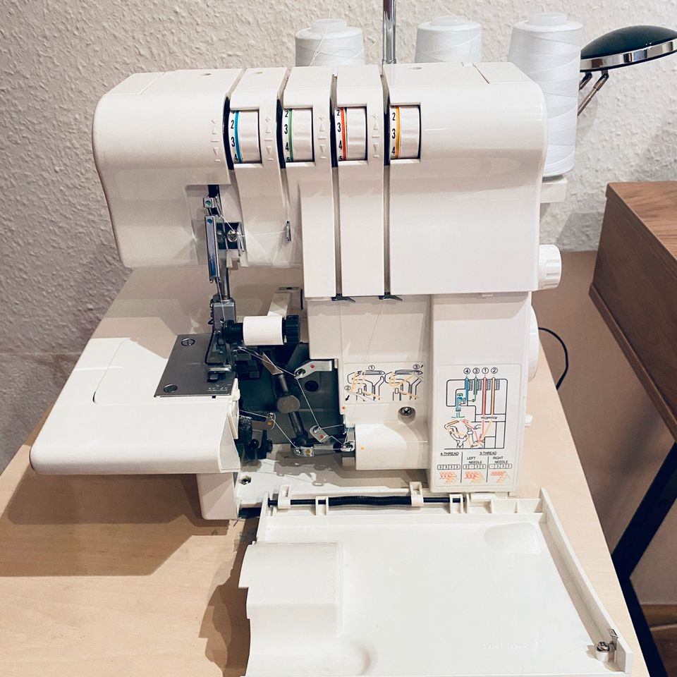 Overlock SINGER in Eckental 